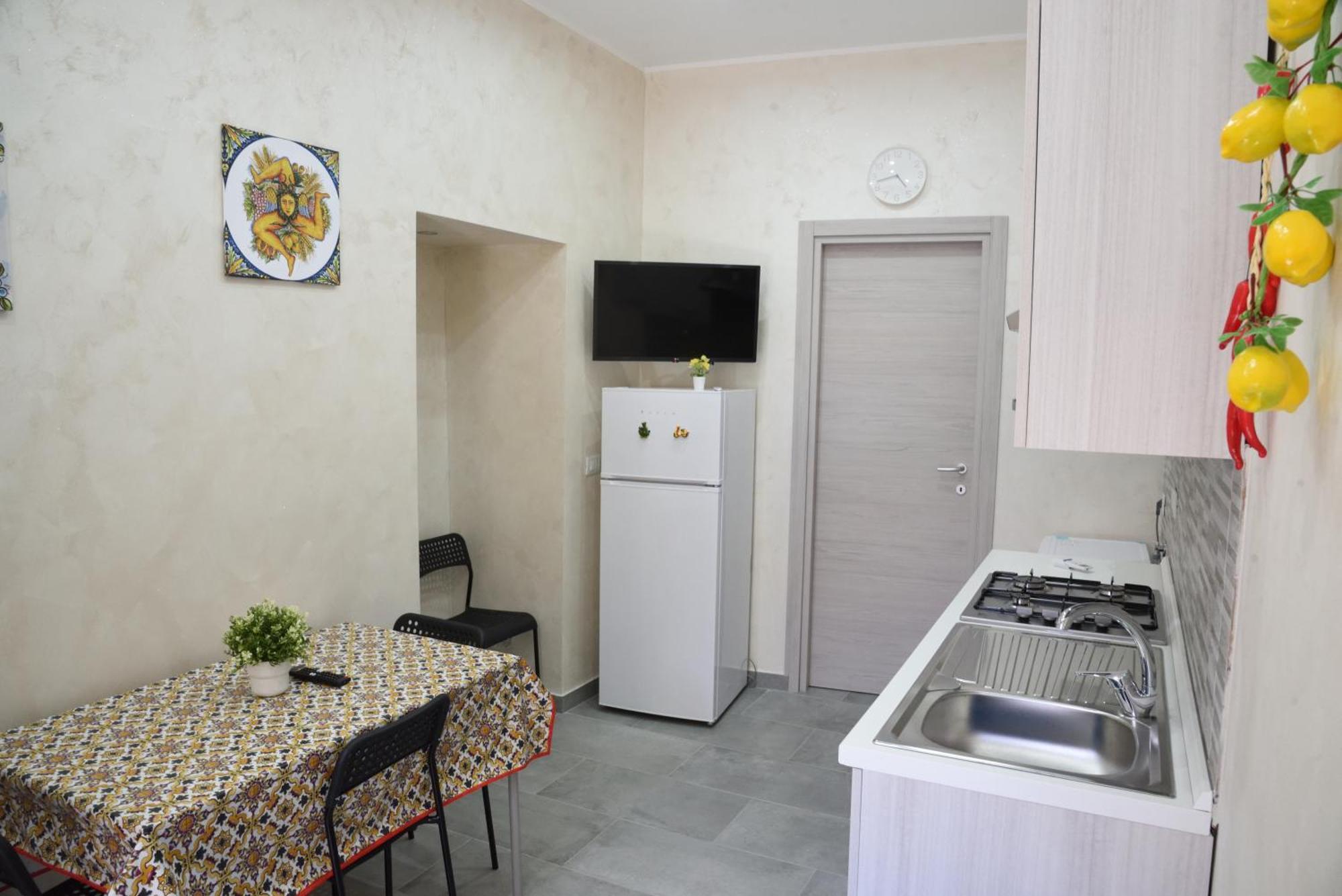 Family House Appartement Catánia Buitenkant foto